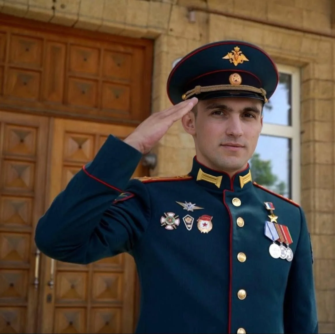 «Он отдавал солдатам последнее» – каким друзья и близкие запомнили Героя России Муслима Муслимова