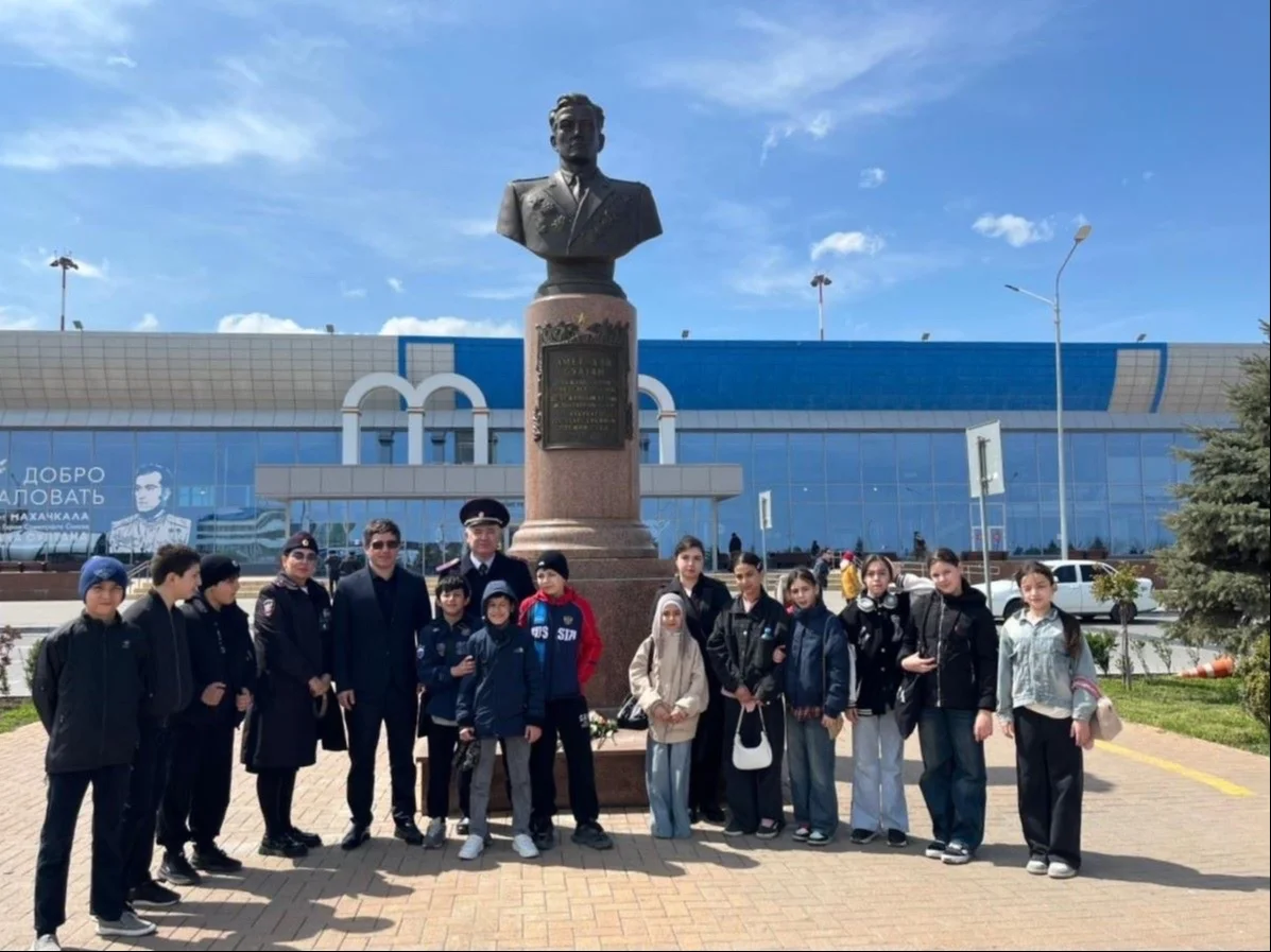 Транспортные полицейские Дагестана провели для школьников познавательные экскурсии в аэропорту