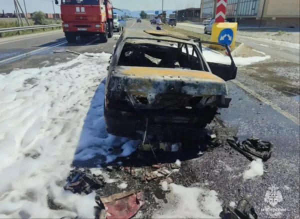 В Новолакском районе Дагестана в машине взорвался газ, пострадали два человека