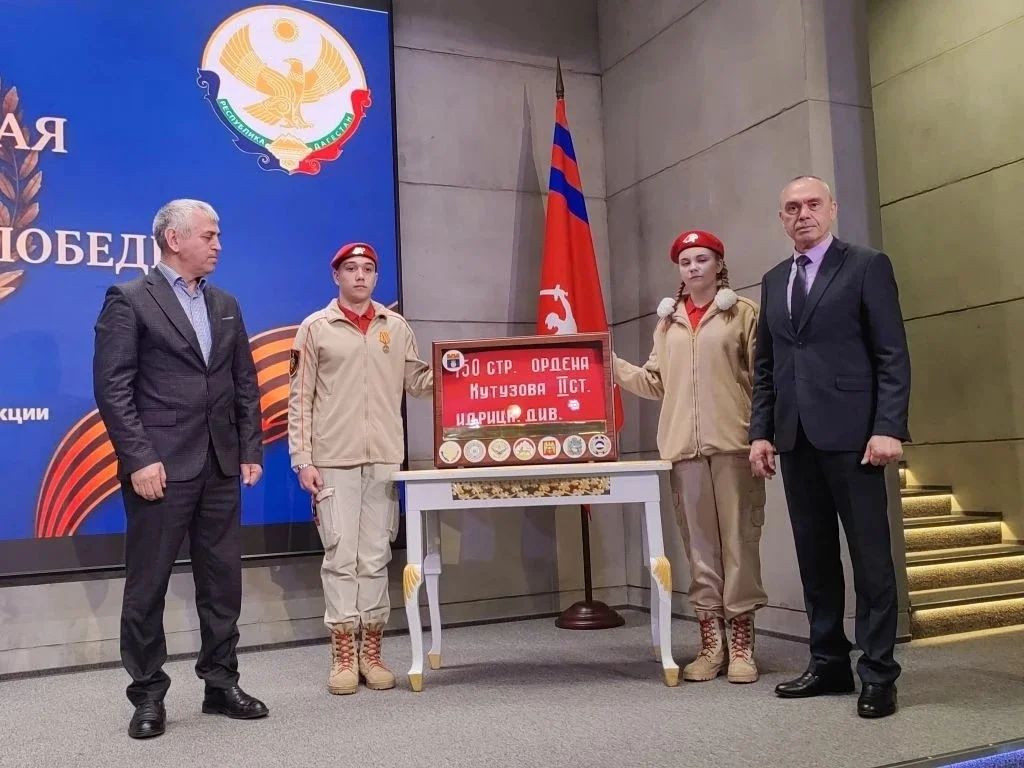 Дагестанская делегация приняла копию Знамени Победы в Волгограде