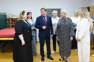 Заур Аскендеров посетил коррекционную школу-интернат для слабослышащих детей