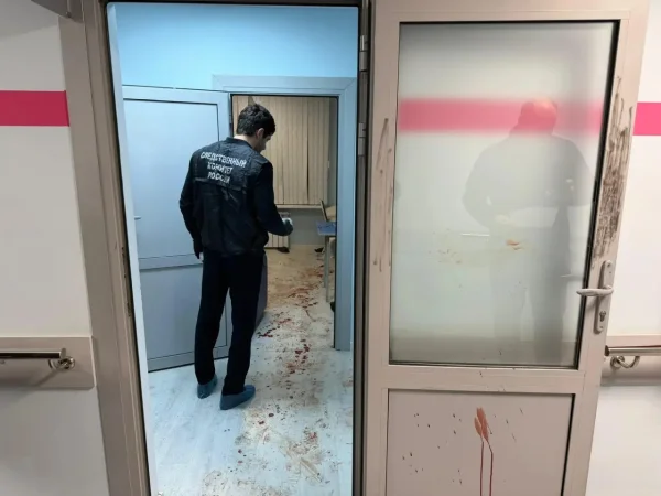 В Махачкале мужчина напал на врачей  с ножом, двое ранены