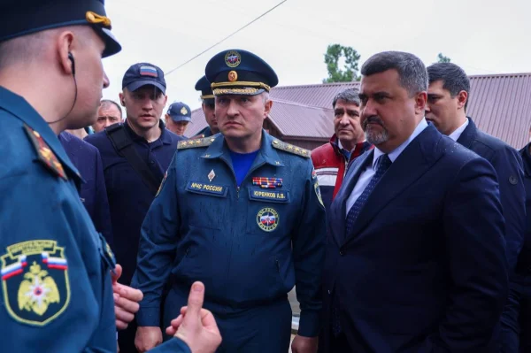 Глава МЧС России и руководство Дагестана оценили ход восстановительных работ в пострадавшем от подтопления доме