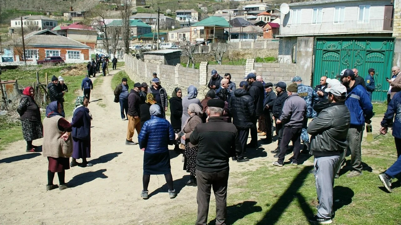 В Дахадаевском районе приняты меры по эвакуации населения, пострадавшего из-за оползней