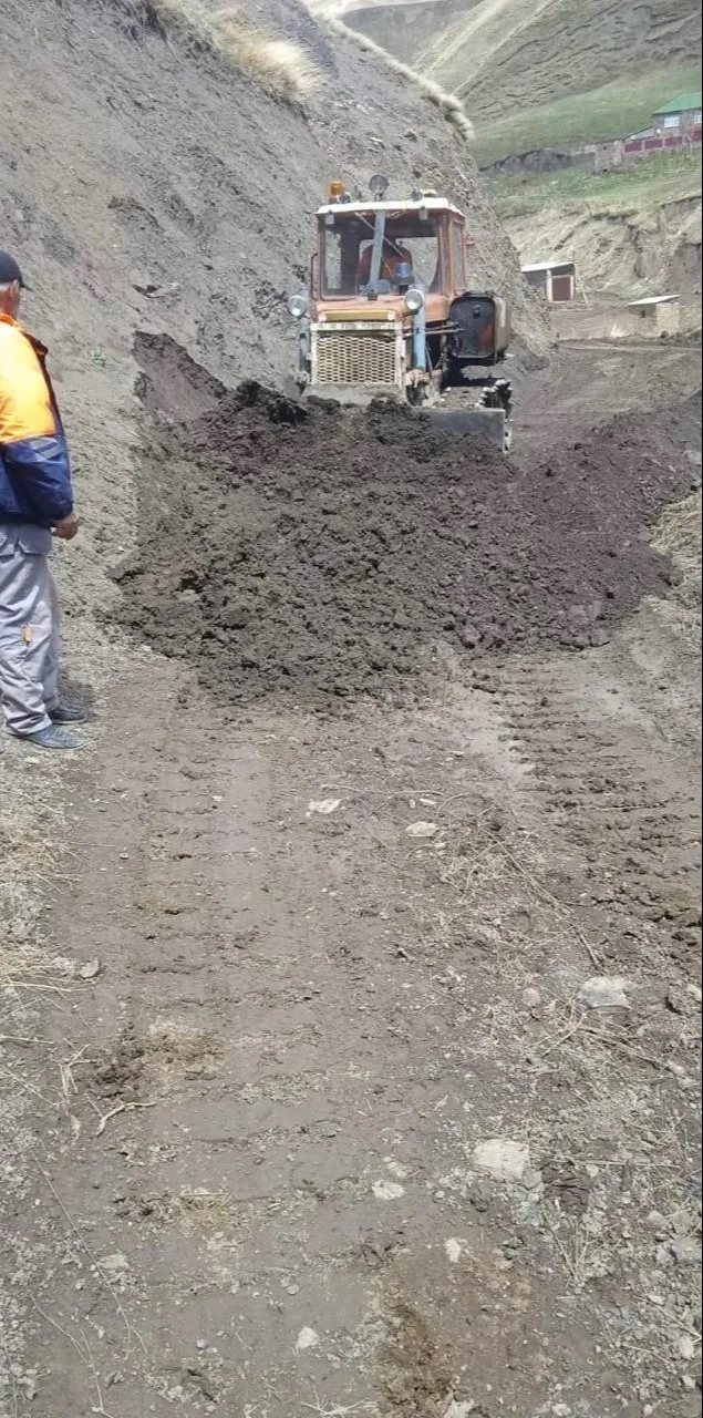 Депутат Девлетхан Алиев оказал содействие в ремонте дороги к селу Укуз Курахского района