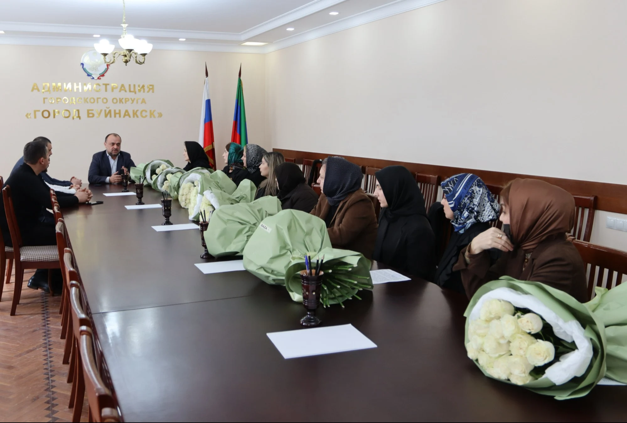 В Буйнакске семьям участников СВО выдали постановления о выделении 9 земельных участков