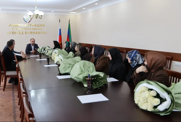 В Буйнакске семьям участников СВО выдали постановления о выделении 9 земельных участков