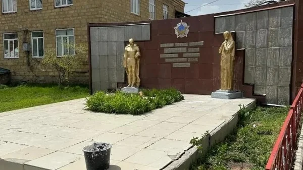 Курахский район присоединился к благоустройству воинских мемориалов в преддверии Дня Победы