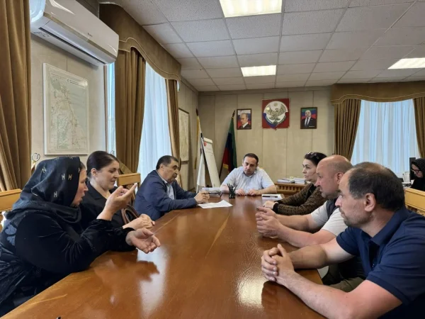 Глава Каякентского района встретился с семьями участников СВО из села Дружба