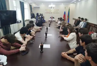 Глава Буйнакска встретился с представителями молодежных и волонтерских организаций