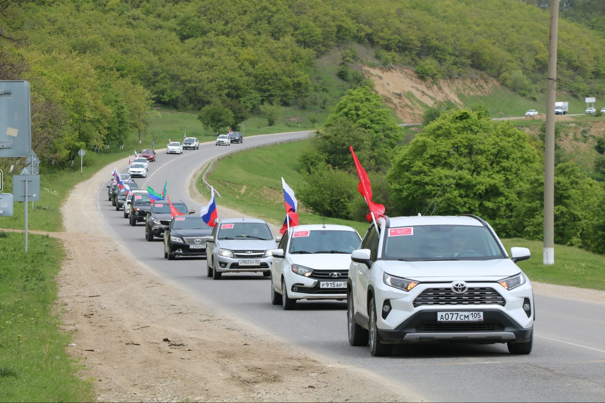 В Казбековском районе прошел автопробег «Знамя Победы»