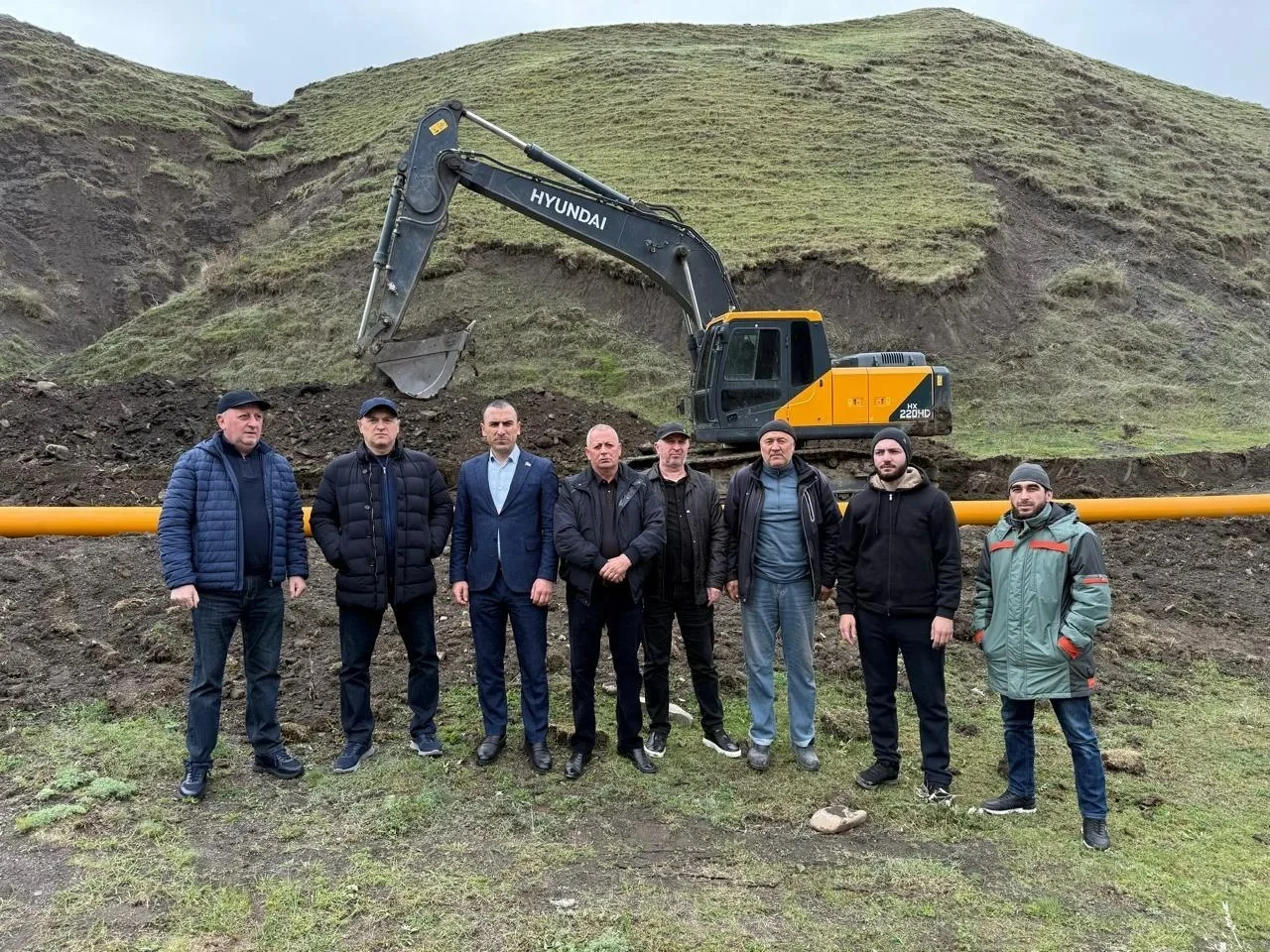 Депутат Девлетхан Алиев проинспектировал ход строительства газопровода в Курахском районе