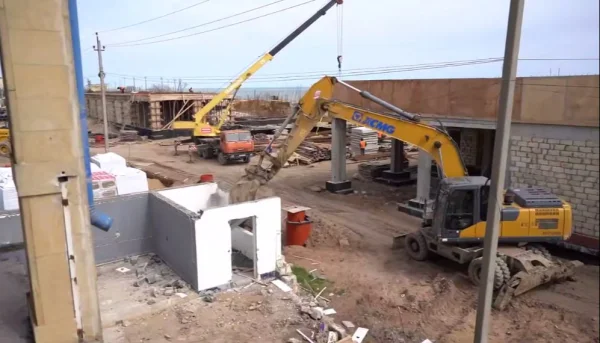 В Дербенте сносят ресторан для проекта новой двухъярусной набережной