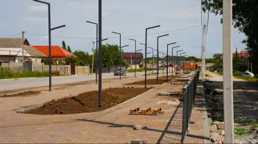 В Хасавюрте продолжается реконструкция аллеи на одной из городских улиц