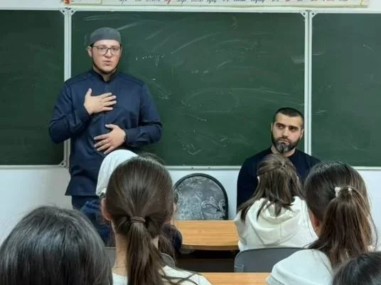 В Маджалисской школе-интернате Кайтагского района провели занятие по профилактике терроризма и экстремизма