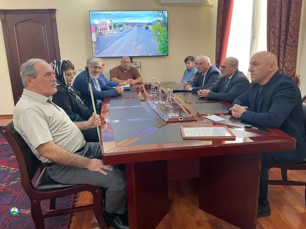 Родителям участника СВО из Сергокалинского района вручили сертификат на земельный участок