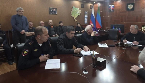 Глава Казбековского района провел заседание по подготовке к неблагоприятной погоде