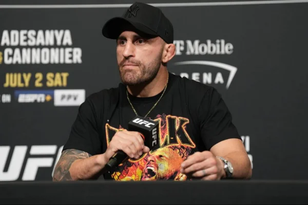 Чемпион UFC Волкановски запланировал поездку в Дагестан на рыбалку с Махачевым