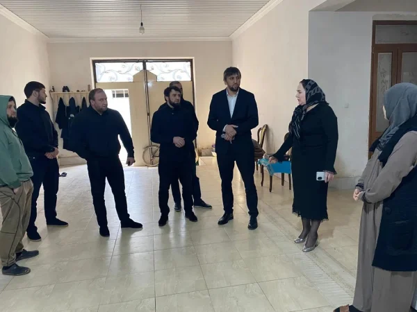 Делегация администрации Карабудахкентского района посетила семьи, пострадавшие от паводка