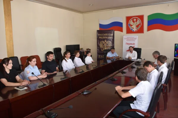 Ко Дню Конституции Дагестана в Акушинском районе вручили паспорта юным гражданам России
