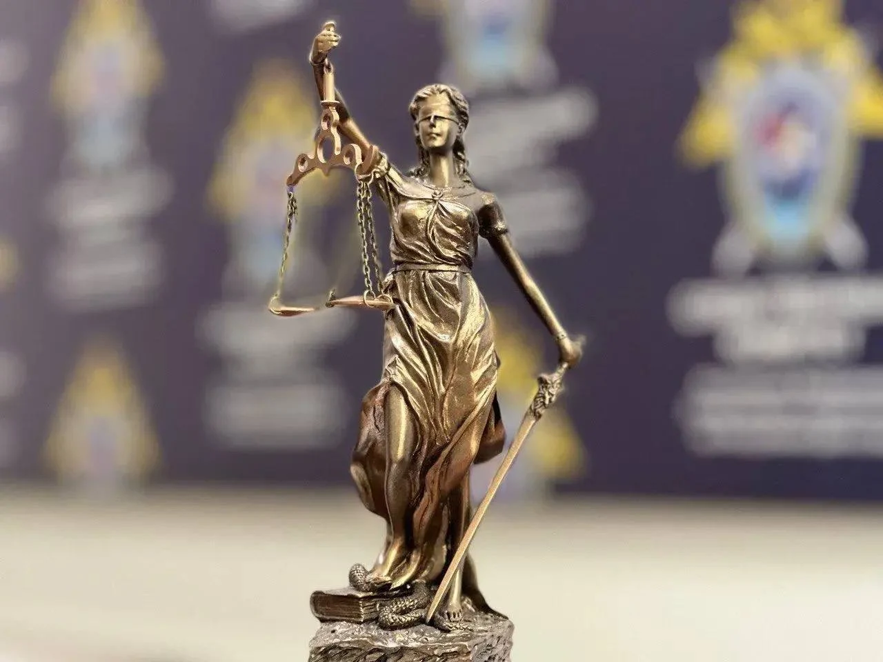 Экс-глава Карабудахкентского района подозревается в получении взятки в особо крупном размере