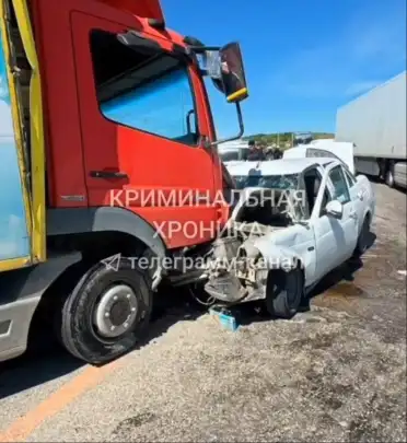 В Дагестане в ДТП с грузовиком погибла женщина, за жизнь ребенка борются врачи