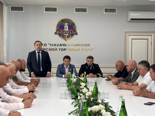 В Махачкалинском порту отметили День работников морского и речного флота