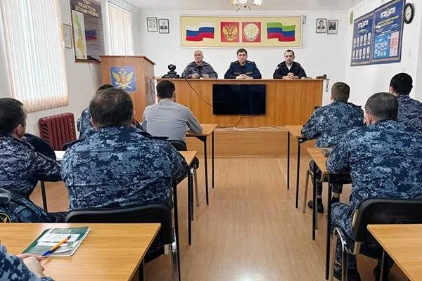 Сотрудникам следственного изолятора Дербента напомнили о строгом соблюдении дорожной дисциплины