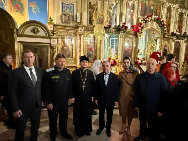 Юрий Левицкий принял участие в Пасхальном богослужении в Махачкале