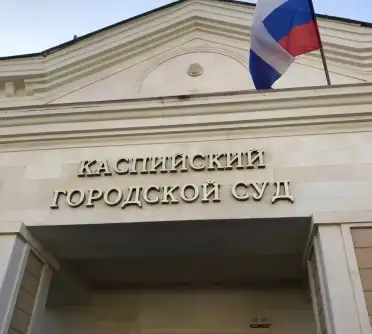 Суд в Каспийске продлил срок содержания под стражей обвиняемому в убийстве