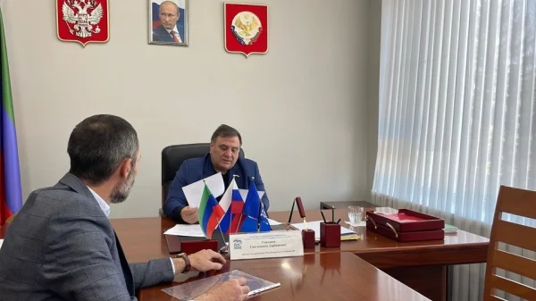 Депутат Госдумы РФ Сайгидпаша Умаханов провел прием граждан в Махачкале