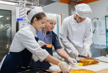 Восемь студентов из Дагестана получили опыт стажировки в пятизвездочном отеле Москвы