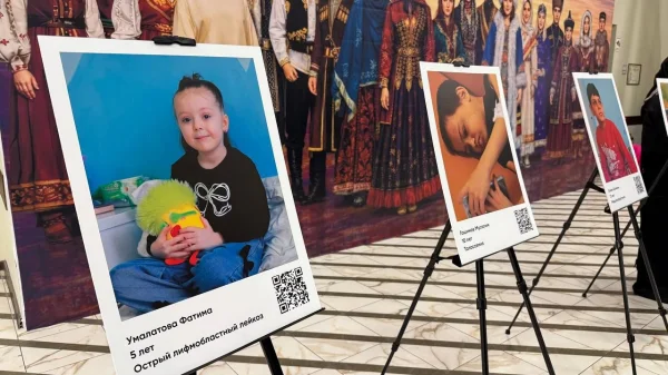 В Махачкале открылась благотворительная выставка «Взгляд изнутри: Борьба за жизнь»