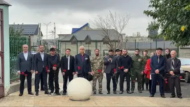 Траурный митинг «Летят в бессмертие журавли» состоялся в Буйнакске
