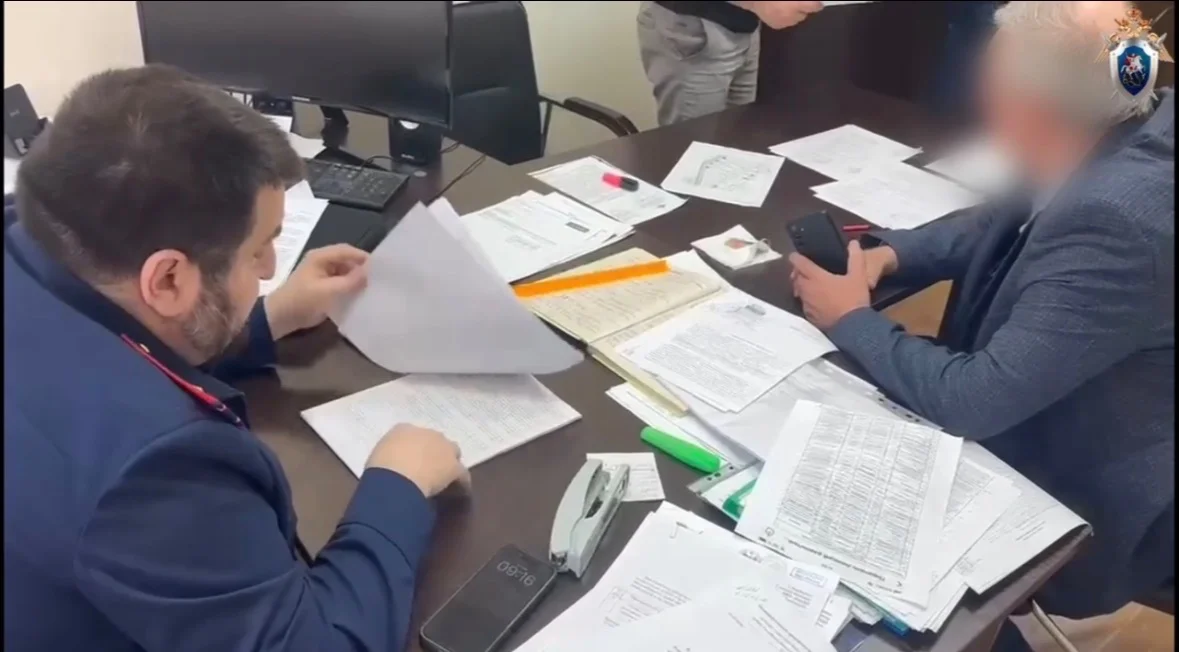 В мэрии Махачкалы прошли обыски из-за отсутствия ограждений вдоль КОРа