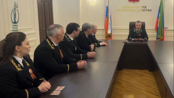 В Верховном суде Дагестана вручили удостоверения председателям шести районных судов