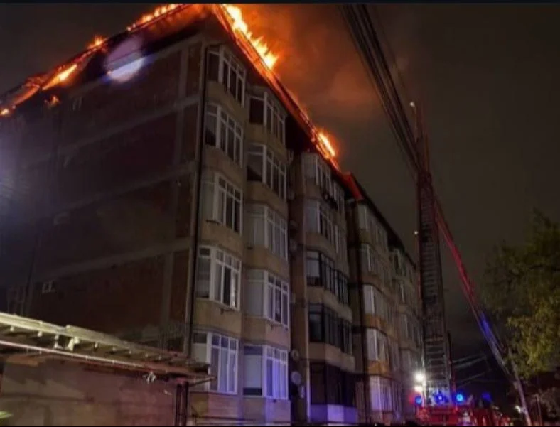 Прокуратура Махачкалы проводит проверку по факту пожара в жилом многоквартирном доме