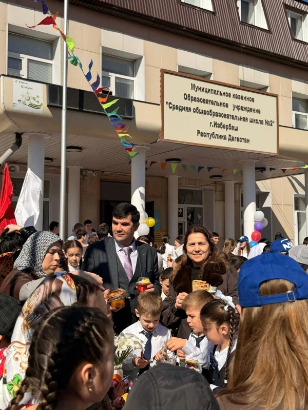 В СОШ №2 Избербаша прошла благотворительная ярмарка в помощь пострадавшим от паводка