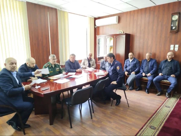 Глава Курахского района Замир Азизов провел заседание призывной комиссии