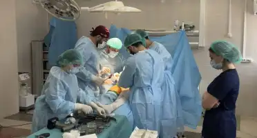Дагестанские хирурги впервые провели операцию по замене тазобедренного сустава без рассечения мышц