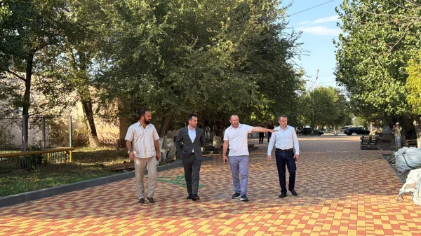 Глава Южно-Сухокумска проинспектировал ход благоустройства городских территорий