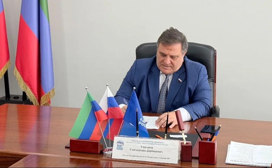 Депутат Госдумы РФ Сайгидпаша Умаханов в ходе приема граждан рассмотрел вопросы здравоохранения и ЖКХ
