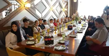 Дети из малообеспеченных семей в Хасавюрте получили школьные наборы
