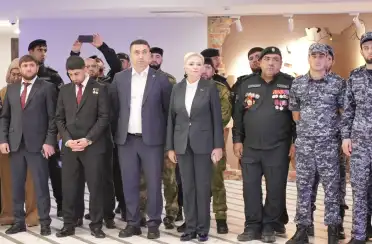 «Герои среди нас»: в Дагестане открылась просветительская выставка о подвигах участников СВО