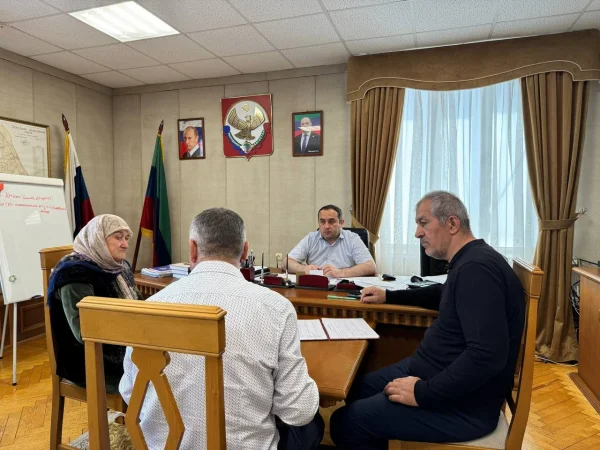 Глава Каякентского района провел прием граждан по личным вопросам