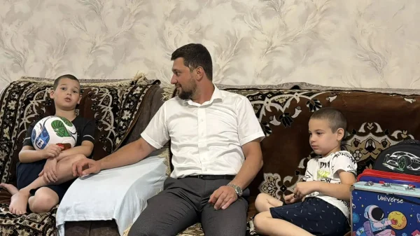 Глава Магарамкентского района адресно поддержал семьи участников СВО в рамках акции «Собери ребенка в школу»