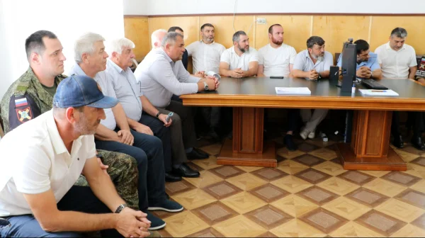 В Кайтагском районе обсудили меры поддержки и информирования желающих заключить контракт о прохождении военной службы