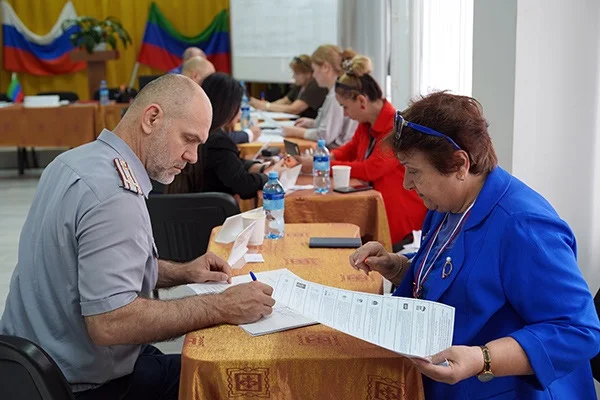 Сотрудники УФСИН Дагестана приняли участие в голосовании на выборах депутатов