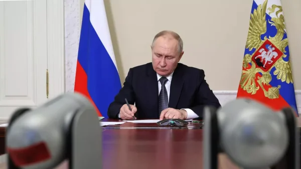 Путин подписал закон о списании долгов участникам СВО, заключившим контракт с мая 2026 года