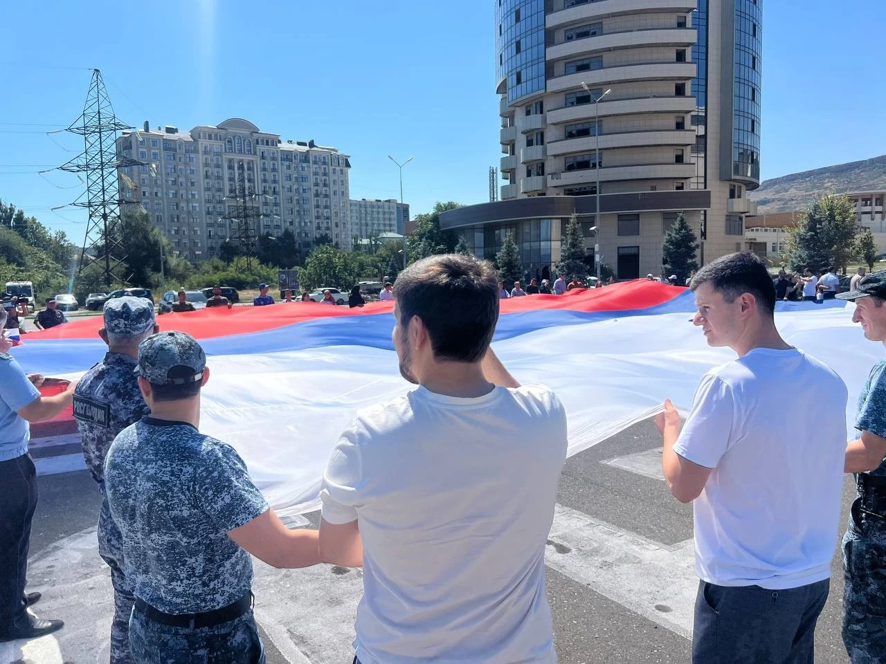 День государственного флага России - праздник, создающий атмосферу единства и сопричастности к истории страны